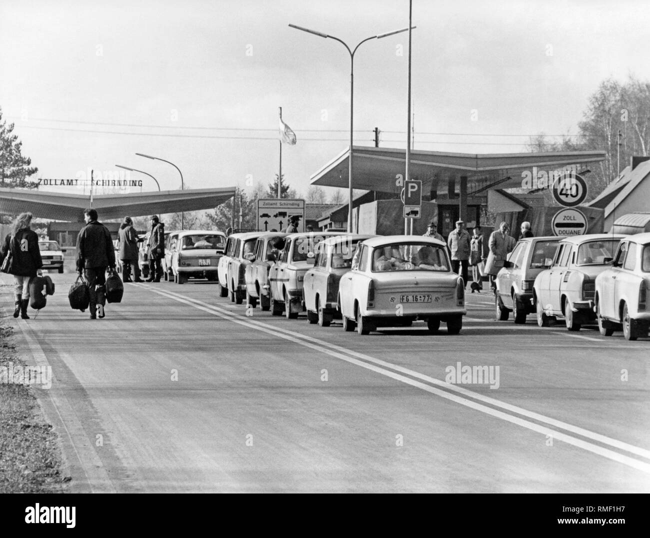 Long lines of cars form at the border crossing from the Czech Republic to Germany at Schrinding, after the former CSSR opened the borders to West Germany. Stock Photo