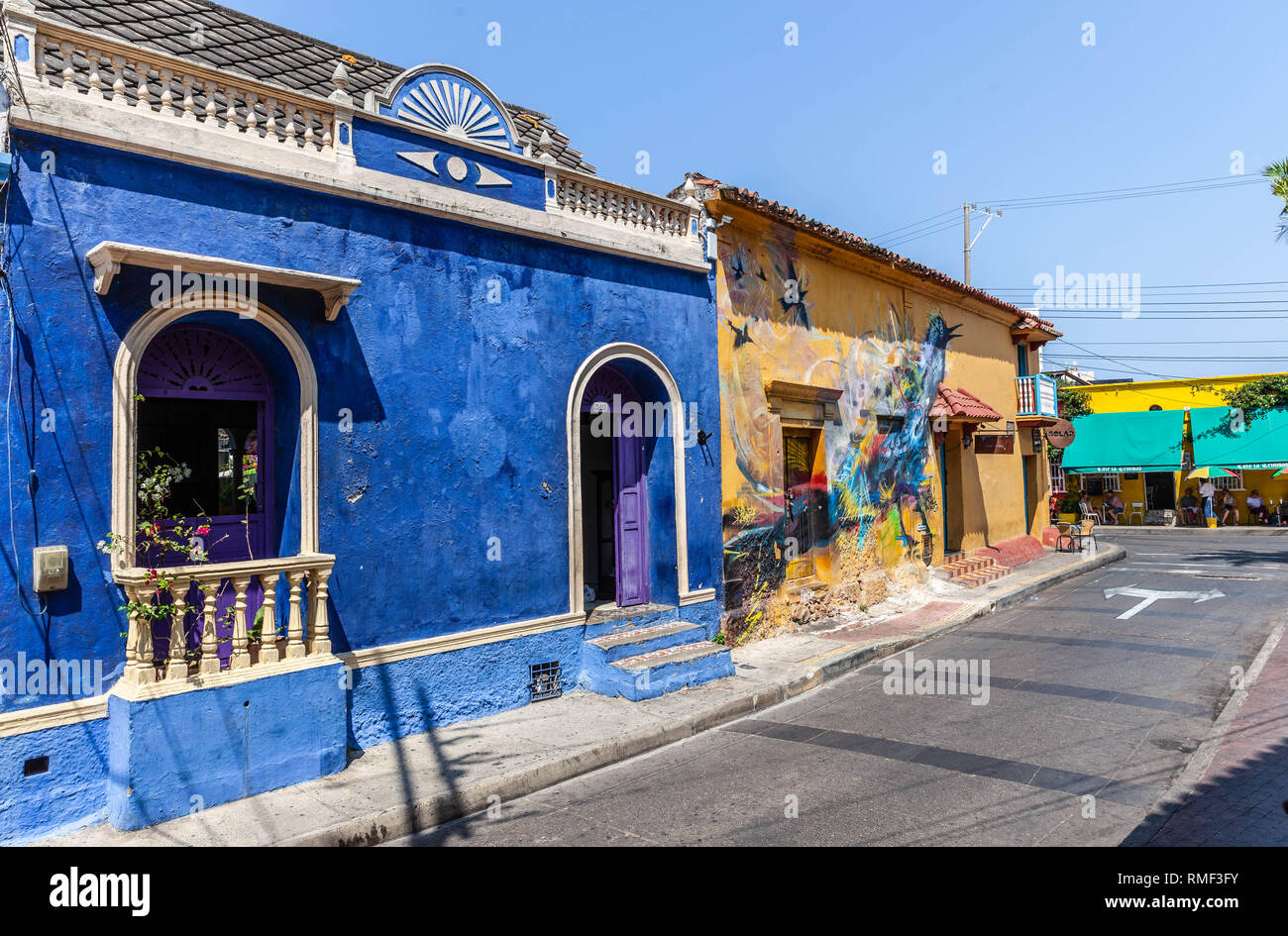 Old houses in Calle de San Antonio, Barrio Getsemaní, Cartagena de Indias, Colombia Stock Photo