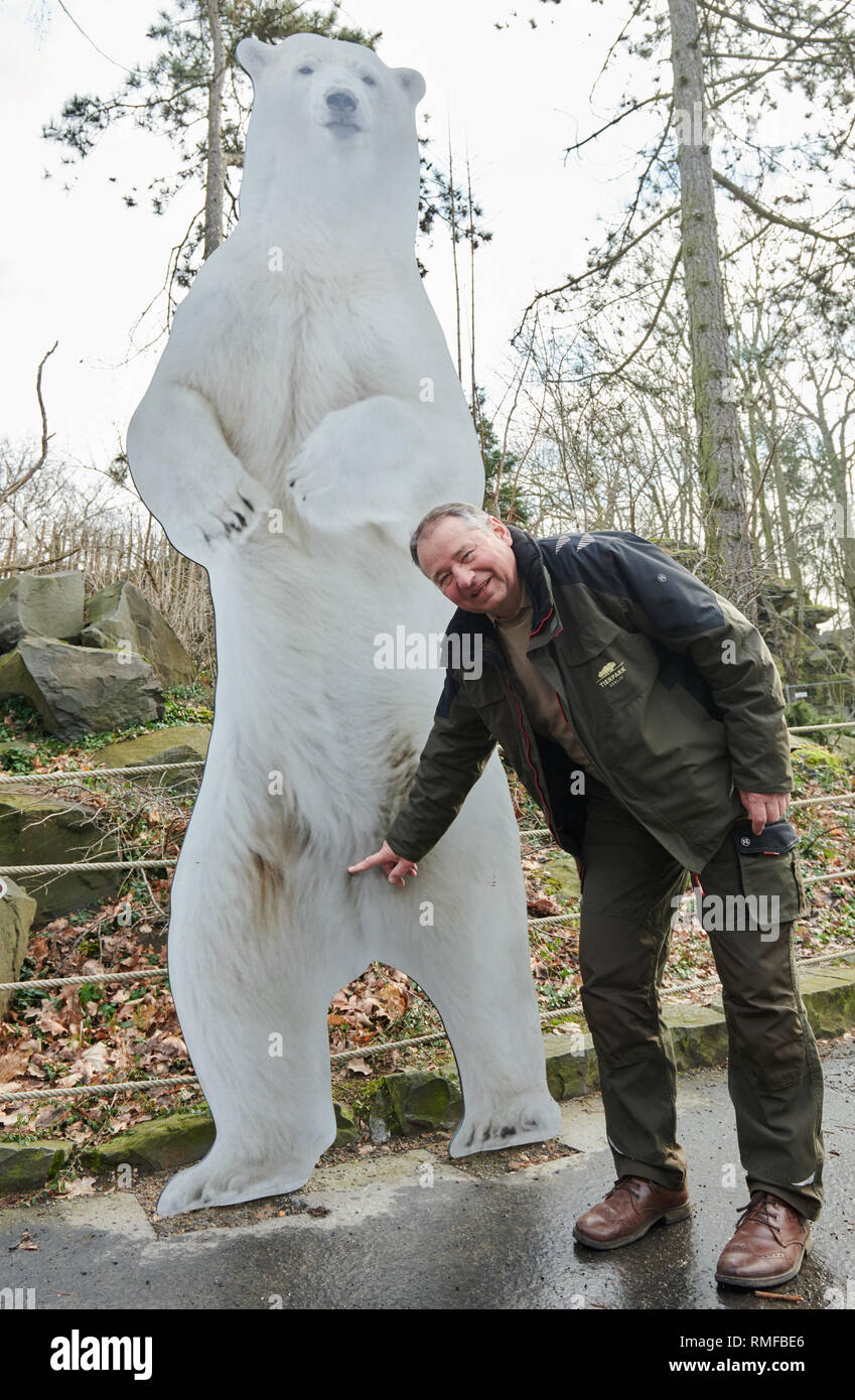 Berlin Germany 14th Feb 2019 Veterinarian G nter Strauss Shows The berlin-germany-14th-feb-2019-veterinarian-g-nter-strauss-shows-the