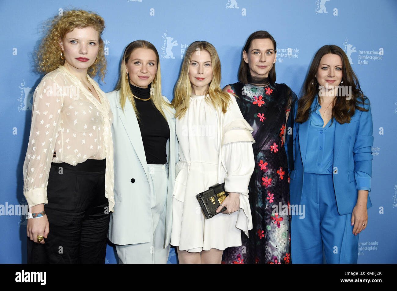 Berlin, Germany. 13th Feb, 2019. Luisa-Celine Gaffron, Anna Lena Klenke, Nora Waldstätten, Christiane Paul und Alice Dwyer bei der Premiere der Serie '8 Tage' auf der Berlinale 2019/69. Internationale Filmfestspiele Berlin im Zoo Palast. Berlin, 13.02.2019 | usage worldwide Credit: dpa/Alamy Live News Stock Photo