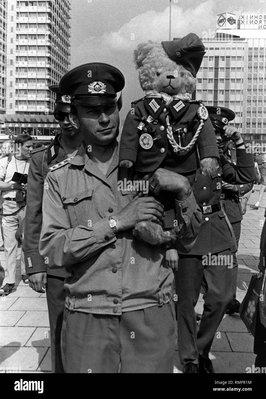 Soldiers of the GDR People's Army with a teddy bear as a mascot in army uniform during the World Festival from 28 July to 5 August 1973 on the Alexanderplatz in Berlin Stock Photo