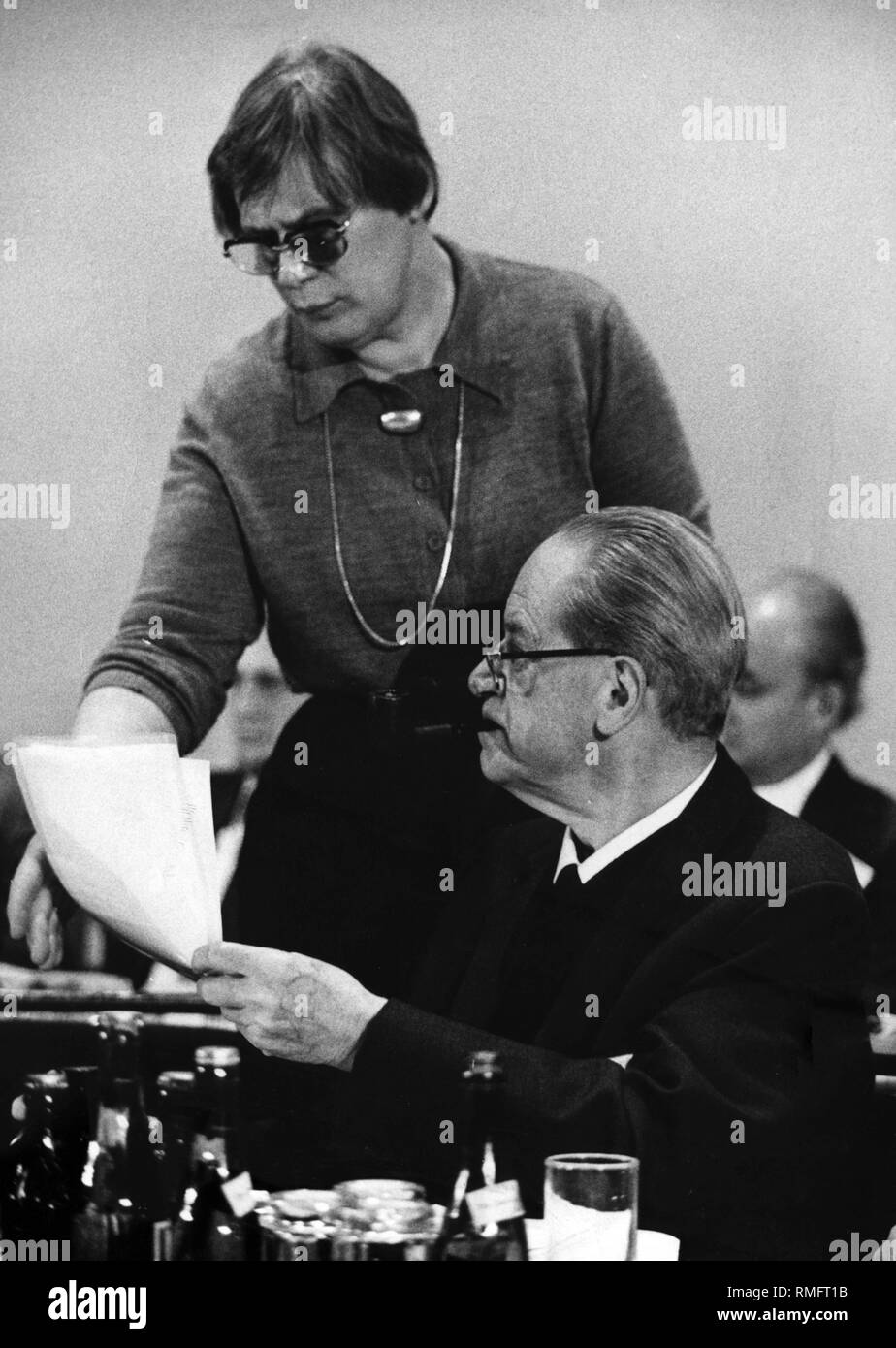 Herbert Wehner with his daughter at a meeting Stock Photo Alamy