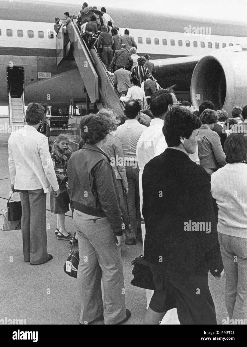Lockheed Tri Engine Lockheed tristar Black and White Stock Photos & Images - Alamy
