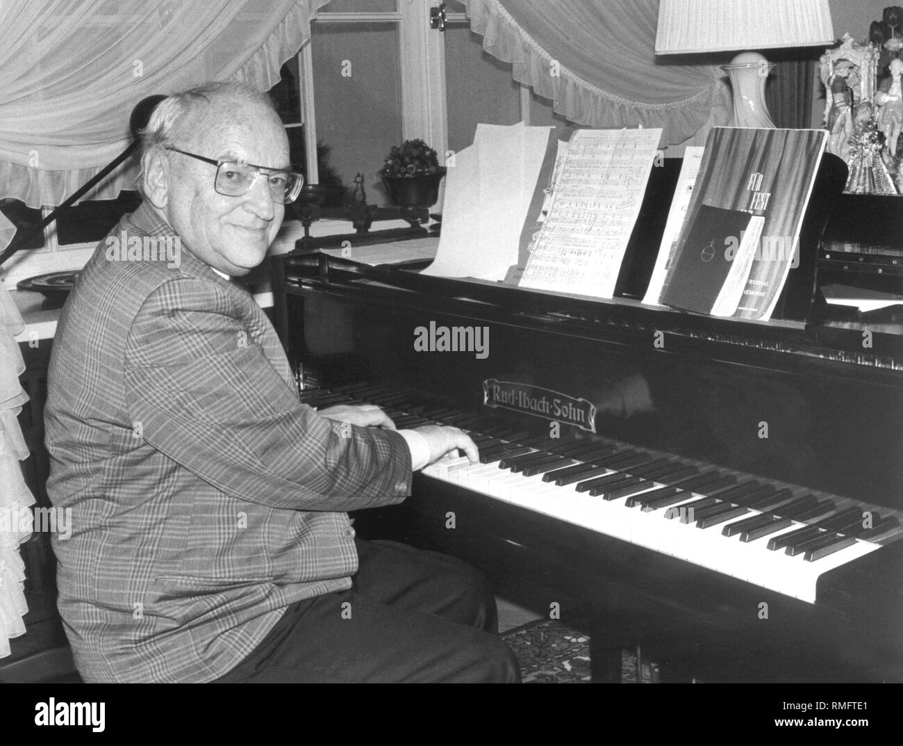 Egidius Braun, DFB President, in his spare time at the piano. Undated  picture from the 90s Stock Photo - Alamy