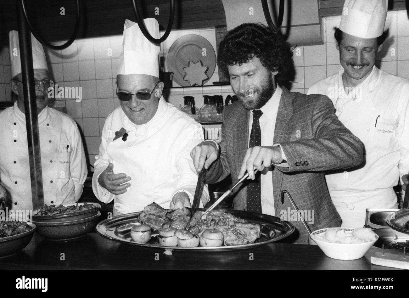 Liqueur manufacturer Guenter Mast (center left with glasses) and footballer Paul Breitner in Moevenpick in Braunschweig in the kitchen, at a party of Mast. Stock Photo