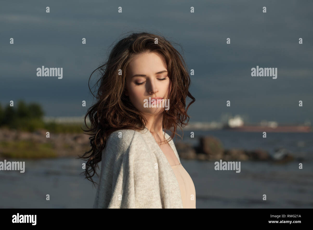 Woman relaxing outdoor hi-res stock photography and images - Alamy