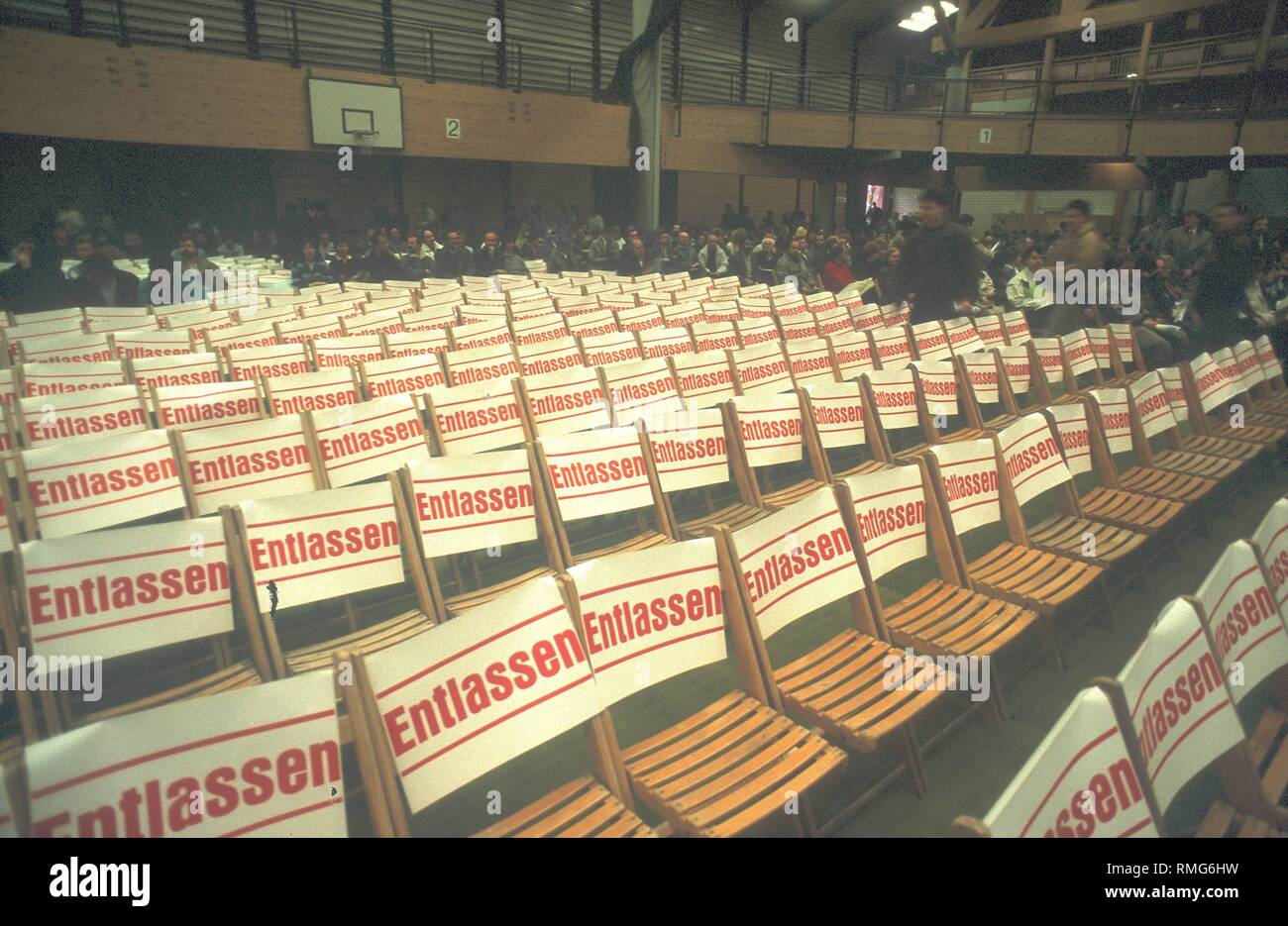 As a protest against announced dismissals at Siemens Nixdorf Paderborn: scene before the beginning of a company meeting on 1.3.1990. Stock Photo