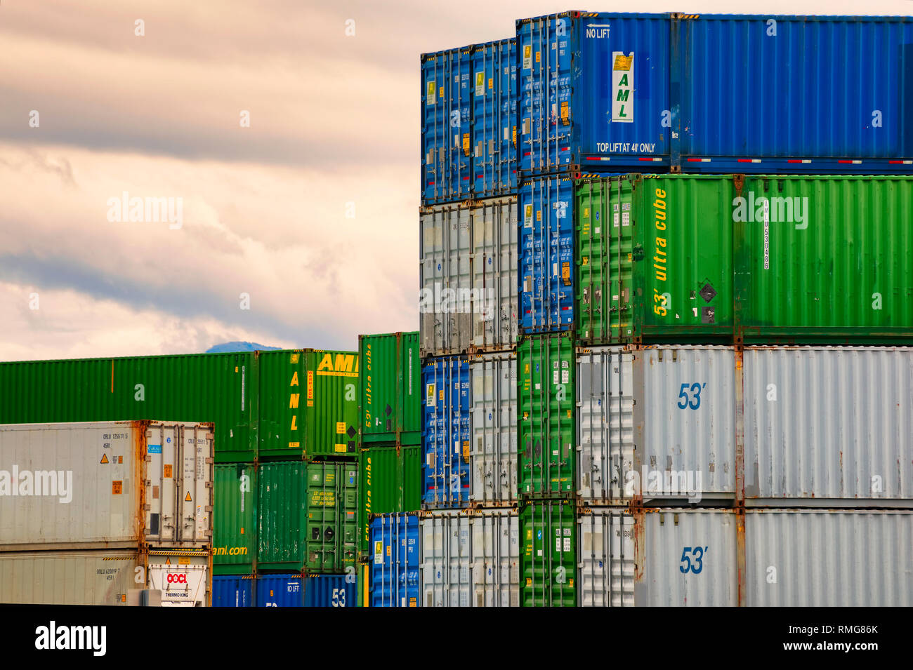 Steel shipping containers hires stock photography and images Alamy