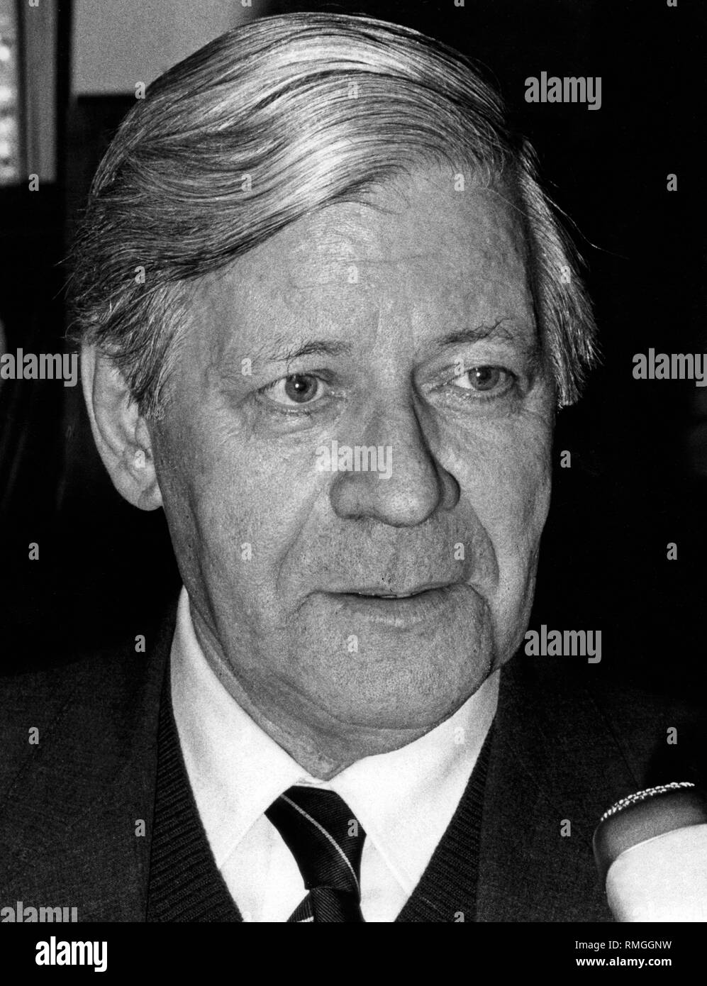 Helmut Schmidt during an interview Stock Photo Alamy