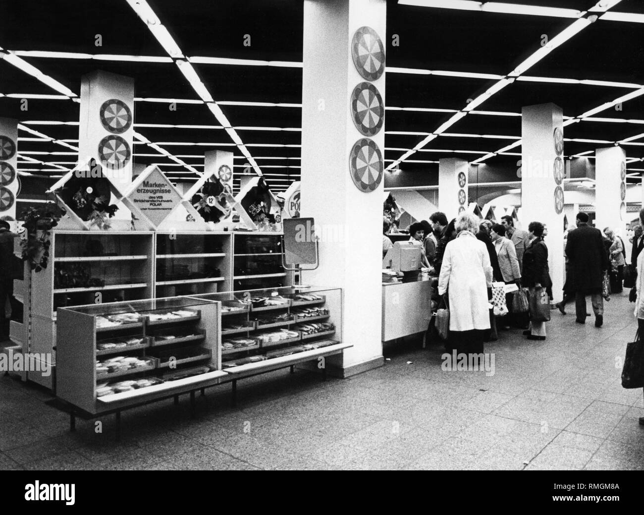 The Centrum department store of the GDR Handelsorganisation (?Trading Organisation?) in Karl-Marx-Stadt. Undated photo. Stock Photo