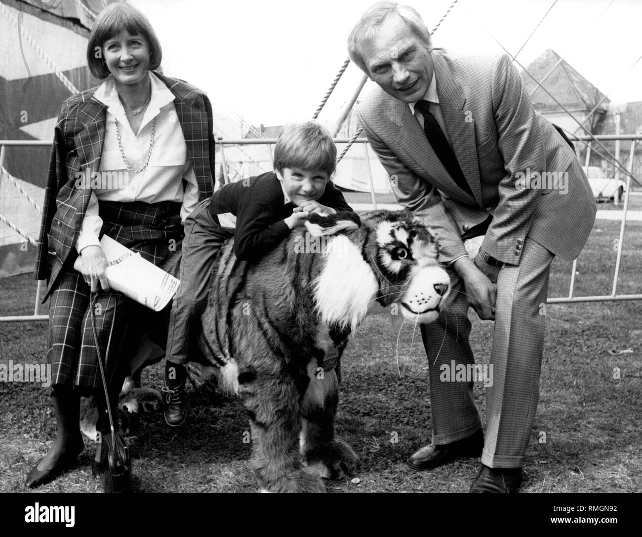The Mayor of Munich Georg Kronawitter (SPD) with wife Hildegard and son Florian (born 1981) in front of a circus tent (undated shot) Stock Photo