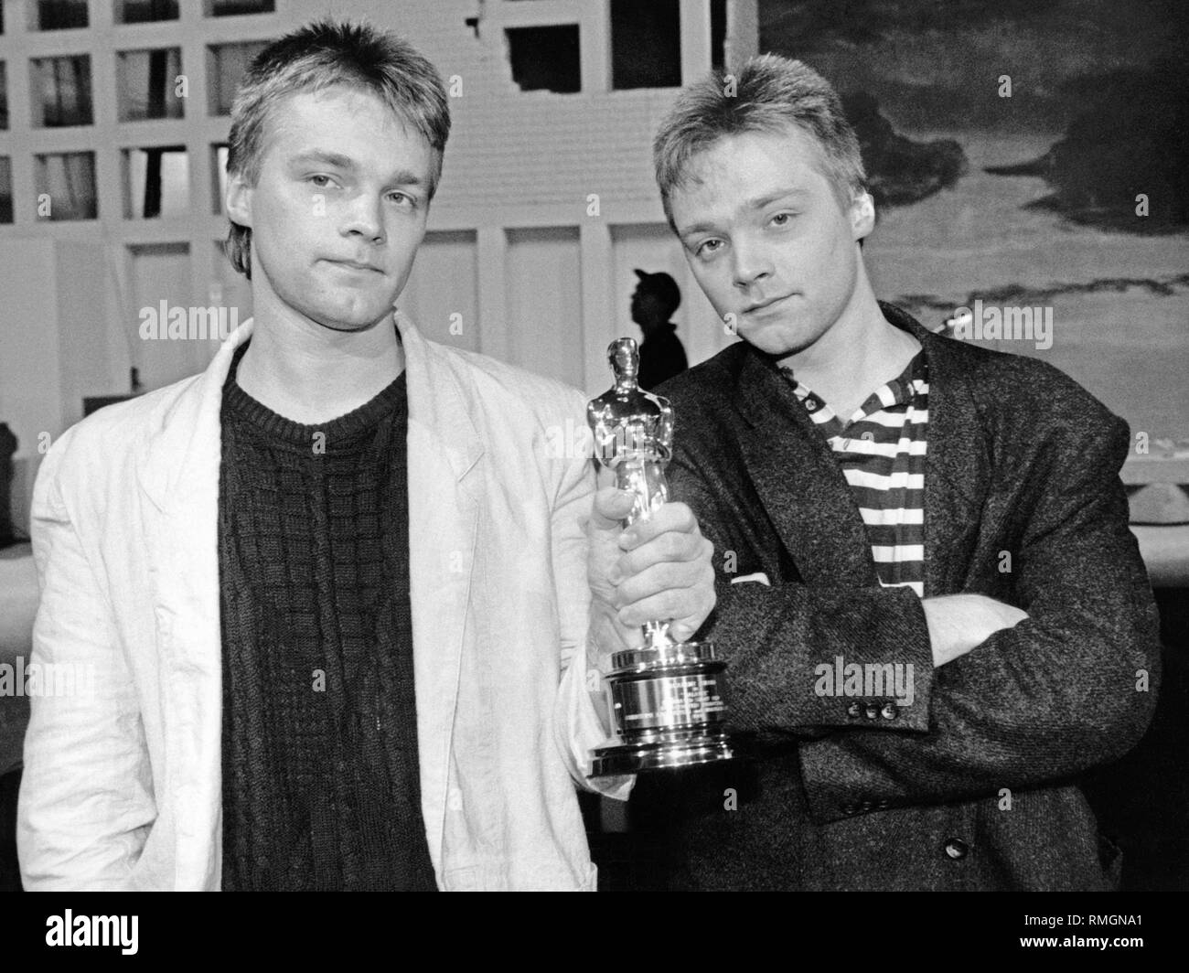 The brothers Christoph and Wolfgang Lauenstein with their Oscar for the animated film 'Balance'. Stock Photo