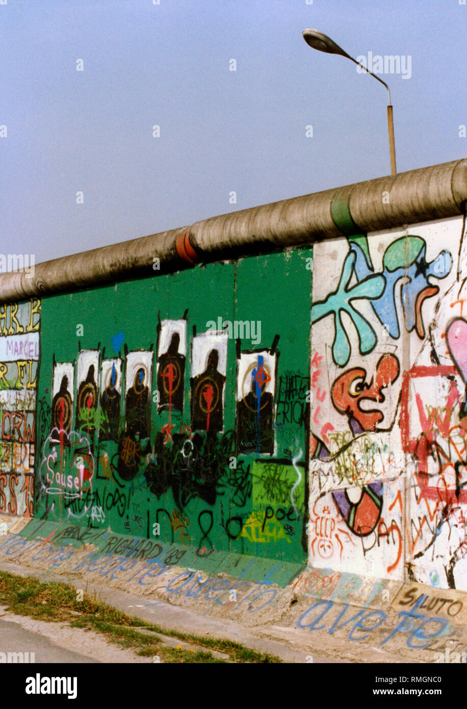 Berlin wall graffiti 1989 hi-res stock photography and