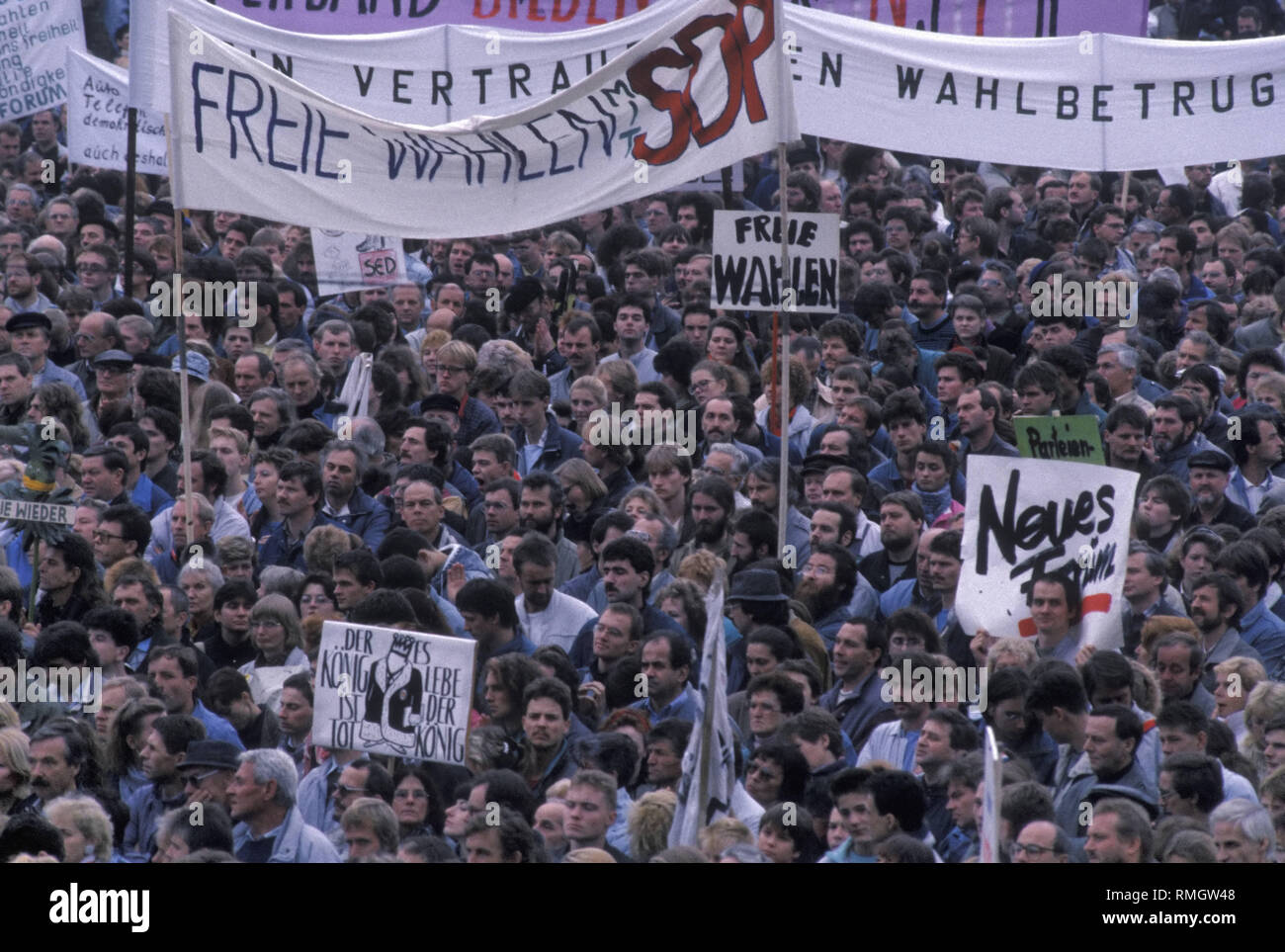 1989 berlin demonstration hi-res stock photography and images - Alamy