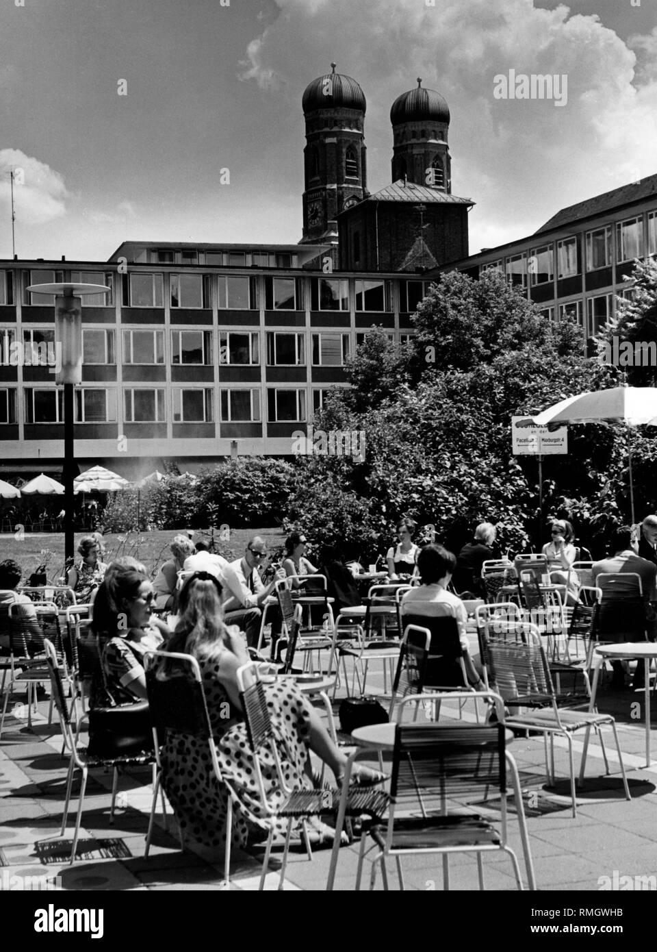 Inner courtyard behind the Maxburg and the Frauenkirche (Cathedral of Our Blessed Lady) in Munich (undated picture). Stock Photo
