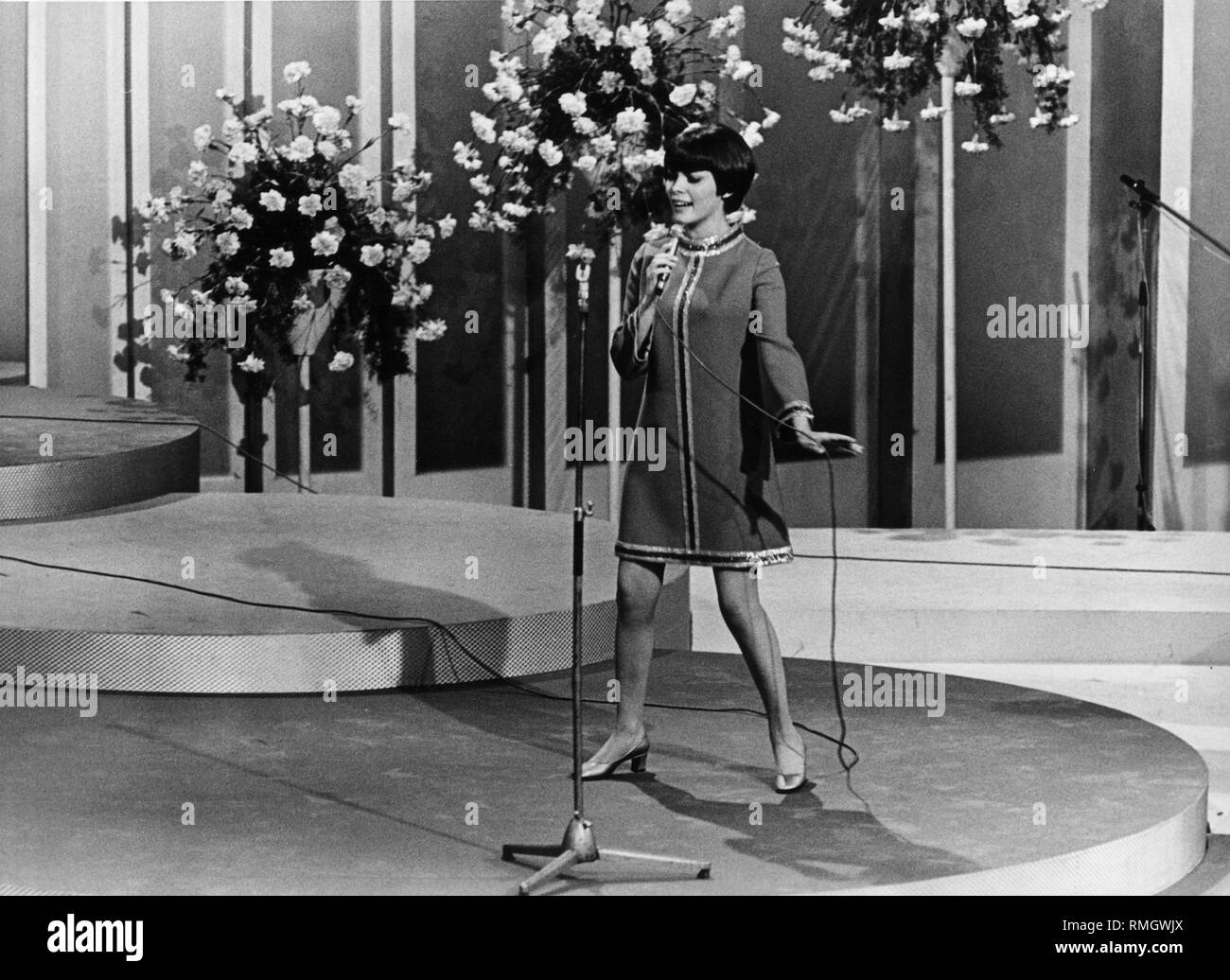 age et taille de mireille mathieu partager taille bonne