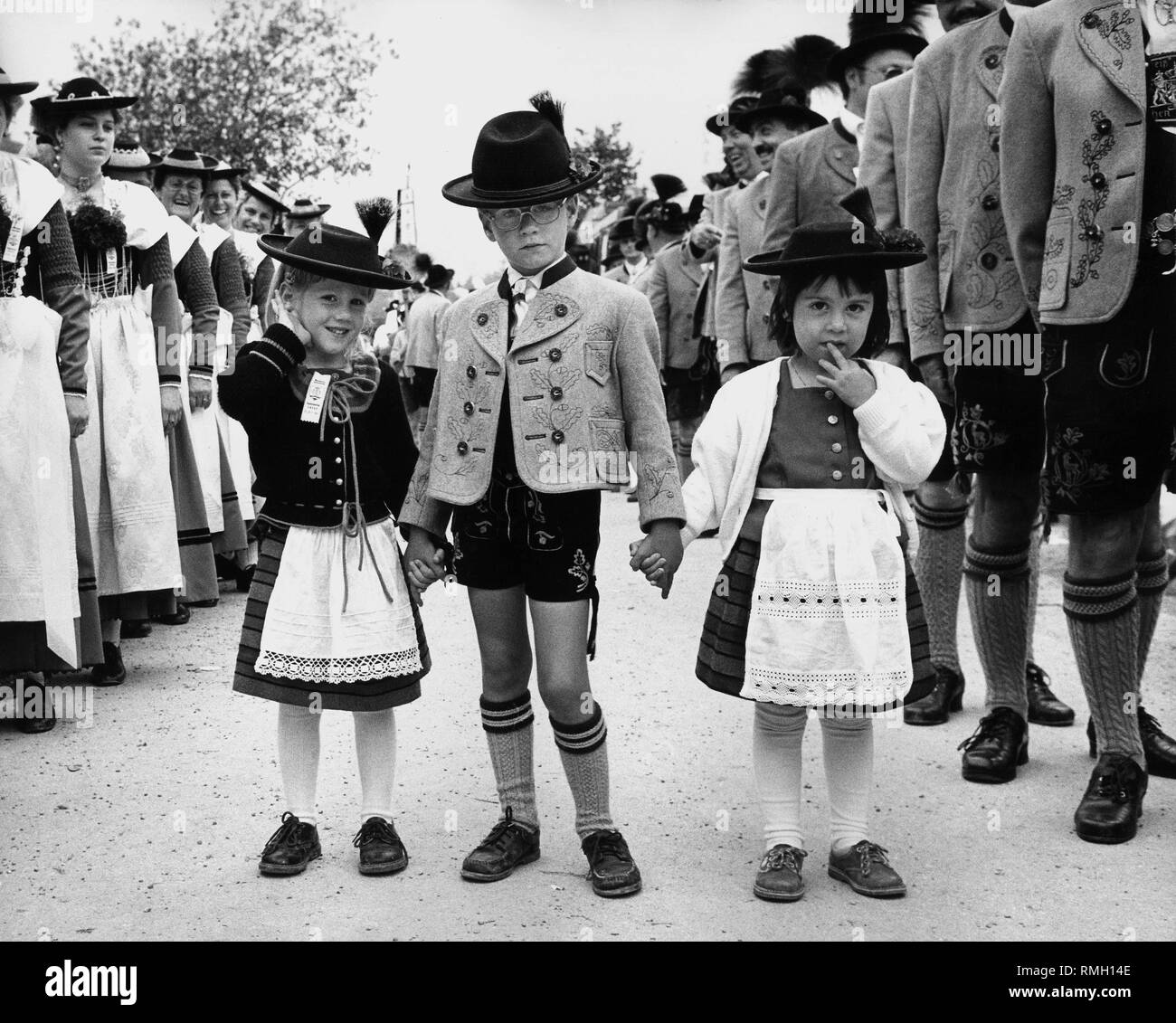 Children in traditional costume at the fesival with traditional costumes in Gmund am Tegernsee. Undated picture. Stock Photo