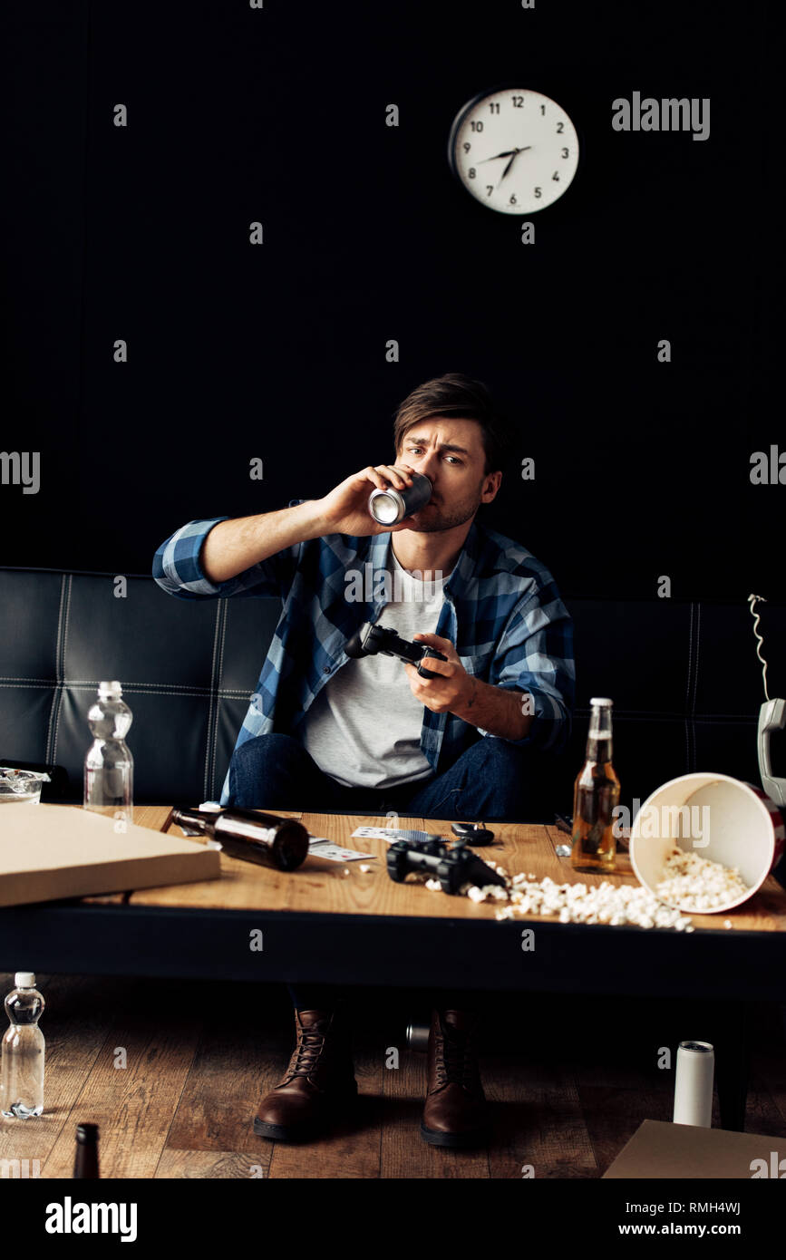 Drunk game hi-res stock photography and images - Alamy