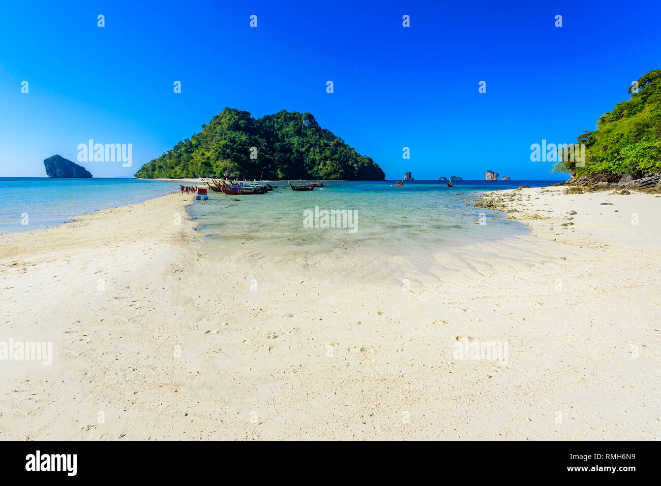 View to Chicken island. Paradise beach which connects 3 tropical islands together (Koh Kai, Koh Tup & Koh Mor). Andaman sea, Krabi province, Thailand. Stock Photo