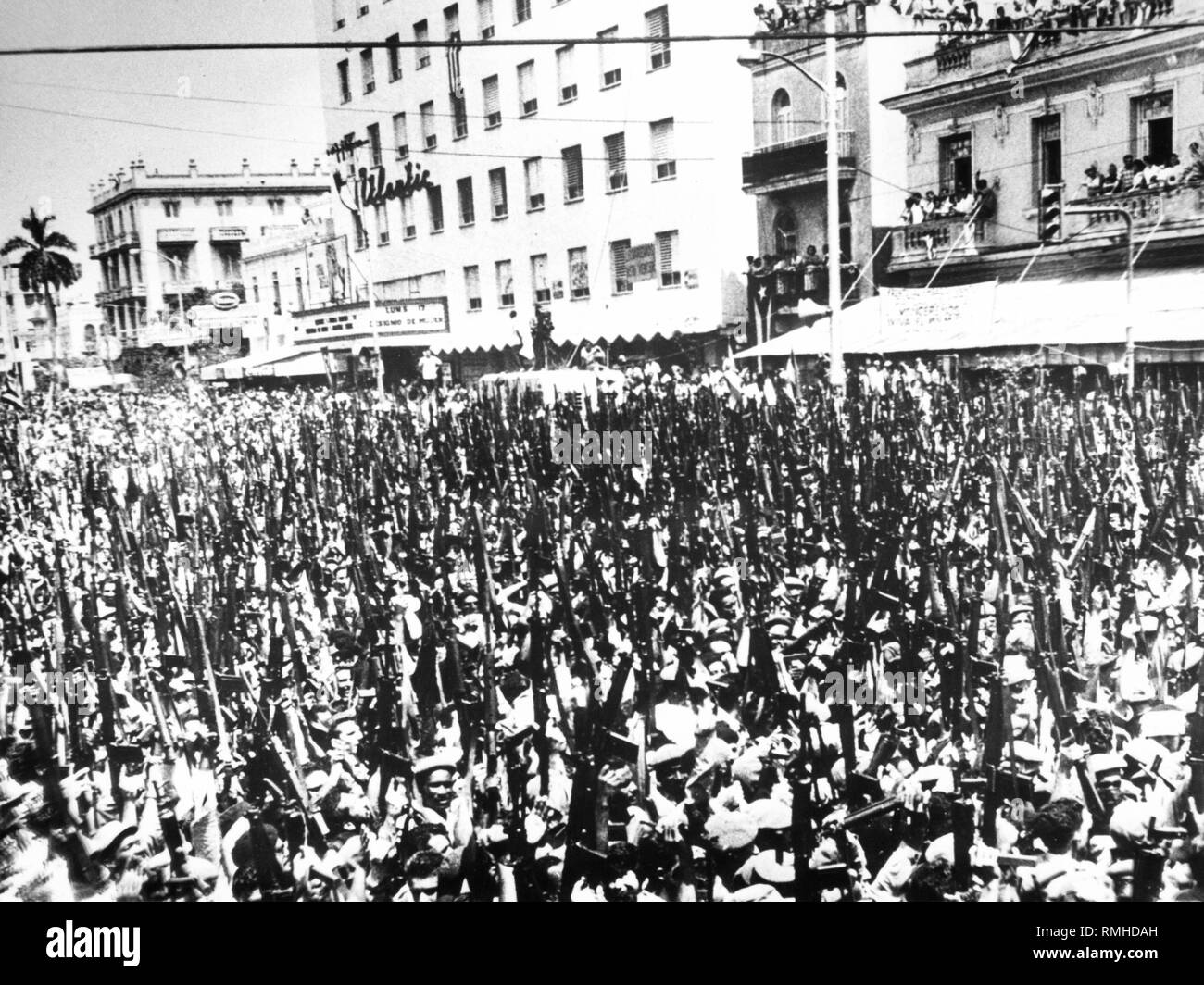 A few days before the Bay of Pigs Invasion by Cuban exiles supported by the CIA, thousands of armed militiamen are marching past Fidel Castro to demonstrate to the world the lasting character of the Socialist revolution. Stock Photo