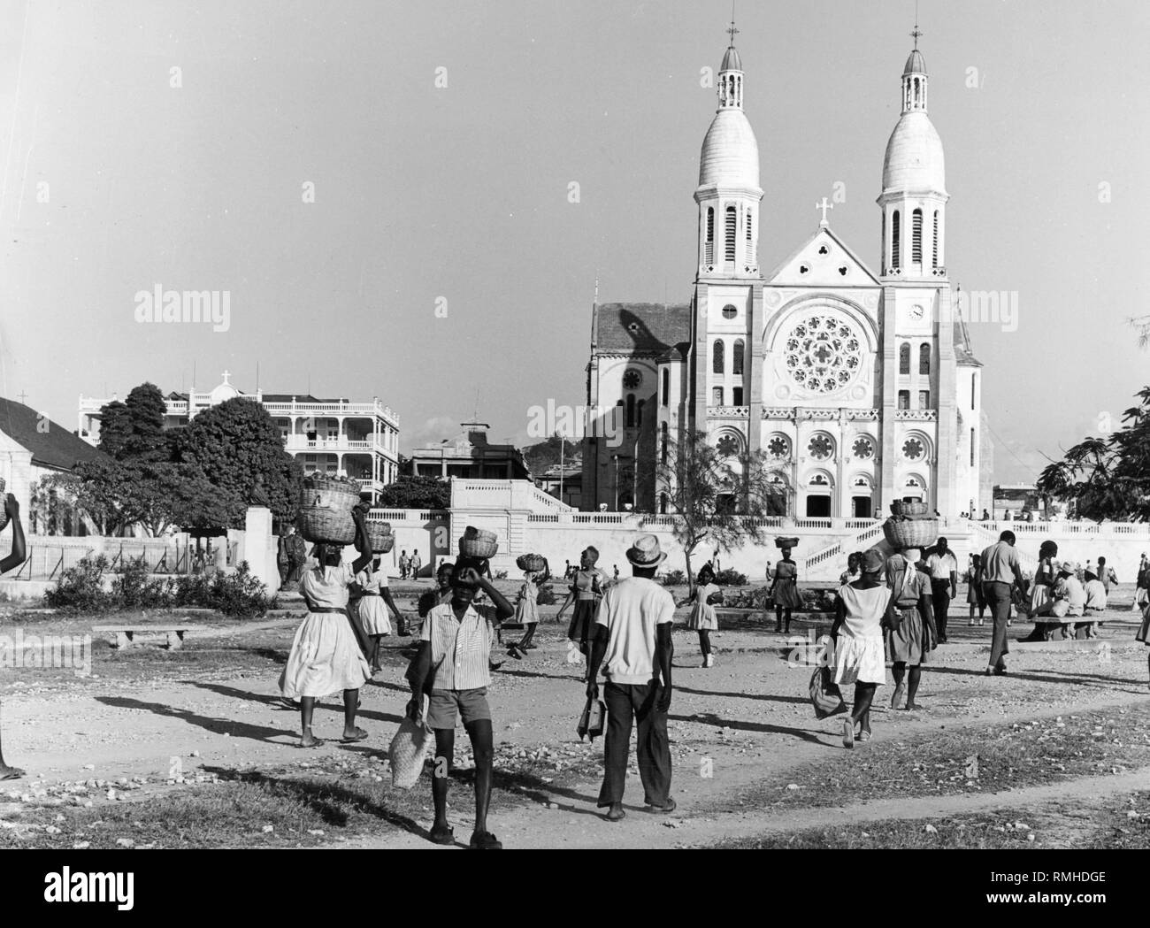people-in-the-square-in-front-of-the-notre-dame-cathedral-in-port-au-prince-undated-photo-probably-from-the-1950s-RMHDGE.jpg