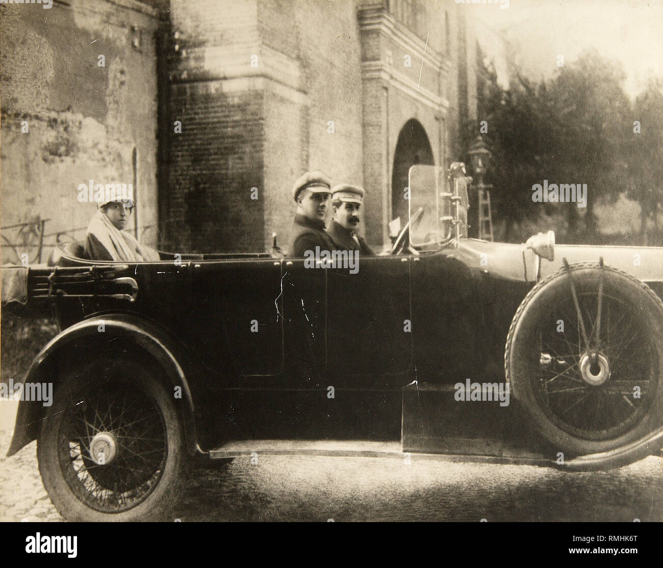 Ресейлік үй шаруасындағы әйелдерге тыңшылық (фото) Ресейлік үй шаруасындағы әйелдерге тыңшылық (фото)