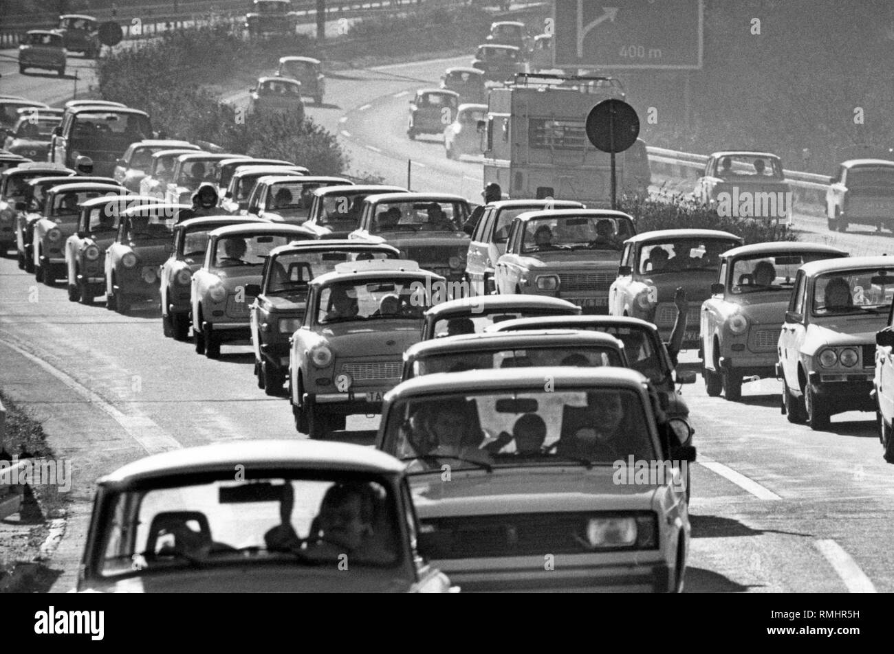 Trabis, Wartburgs and Ladas after the opening of the Czech border on a highway at Rudolphstein in Bavaria. Stock Photo