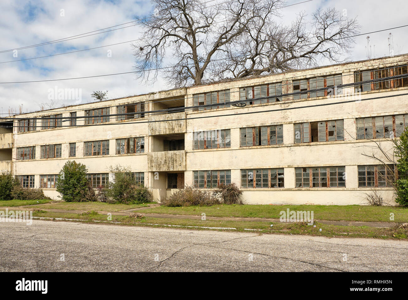 Broken down building hi-res stock photography and images - Alamy