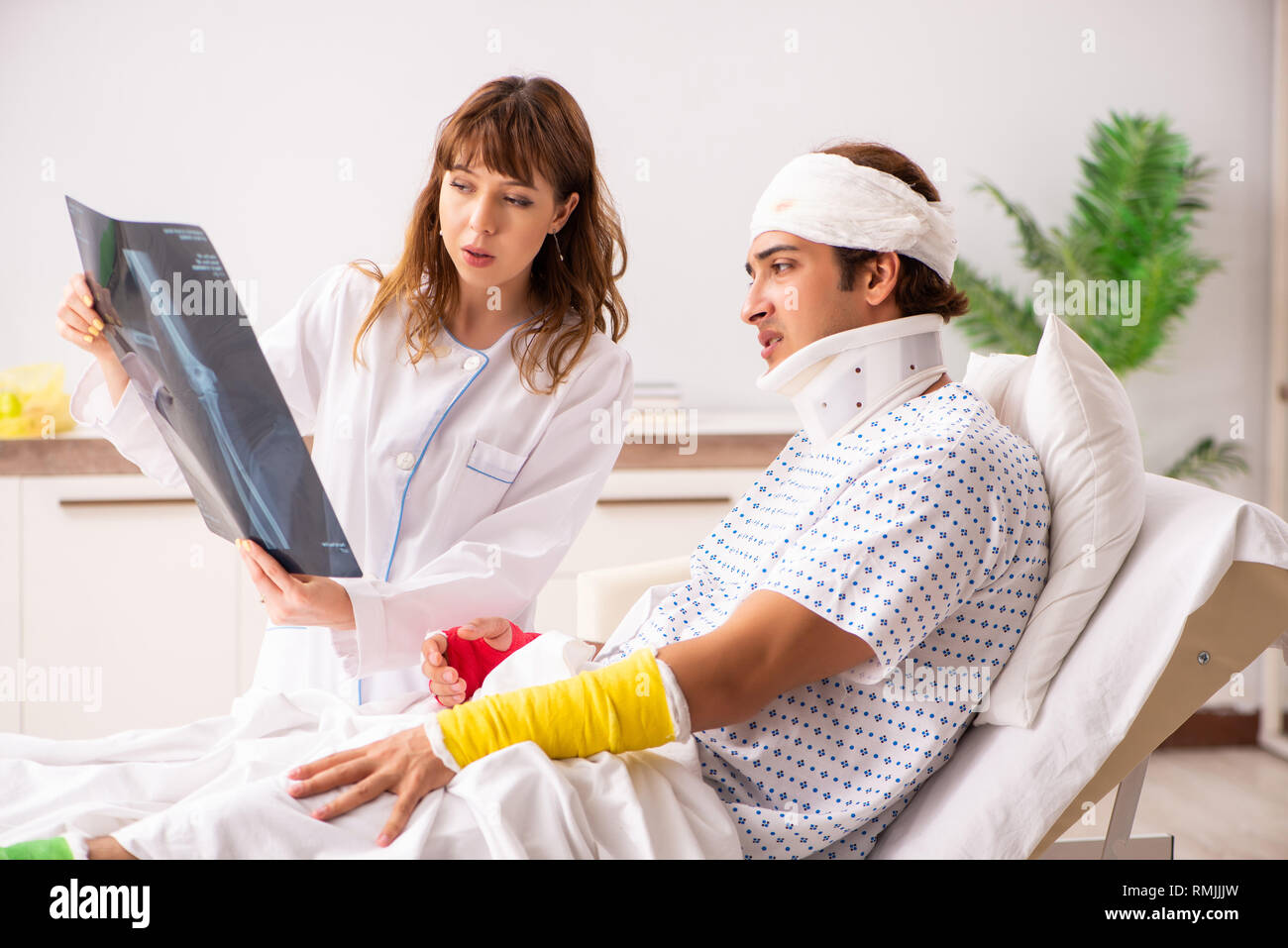Doctor examining neck mri hi-res stock photography and images - Alamy