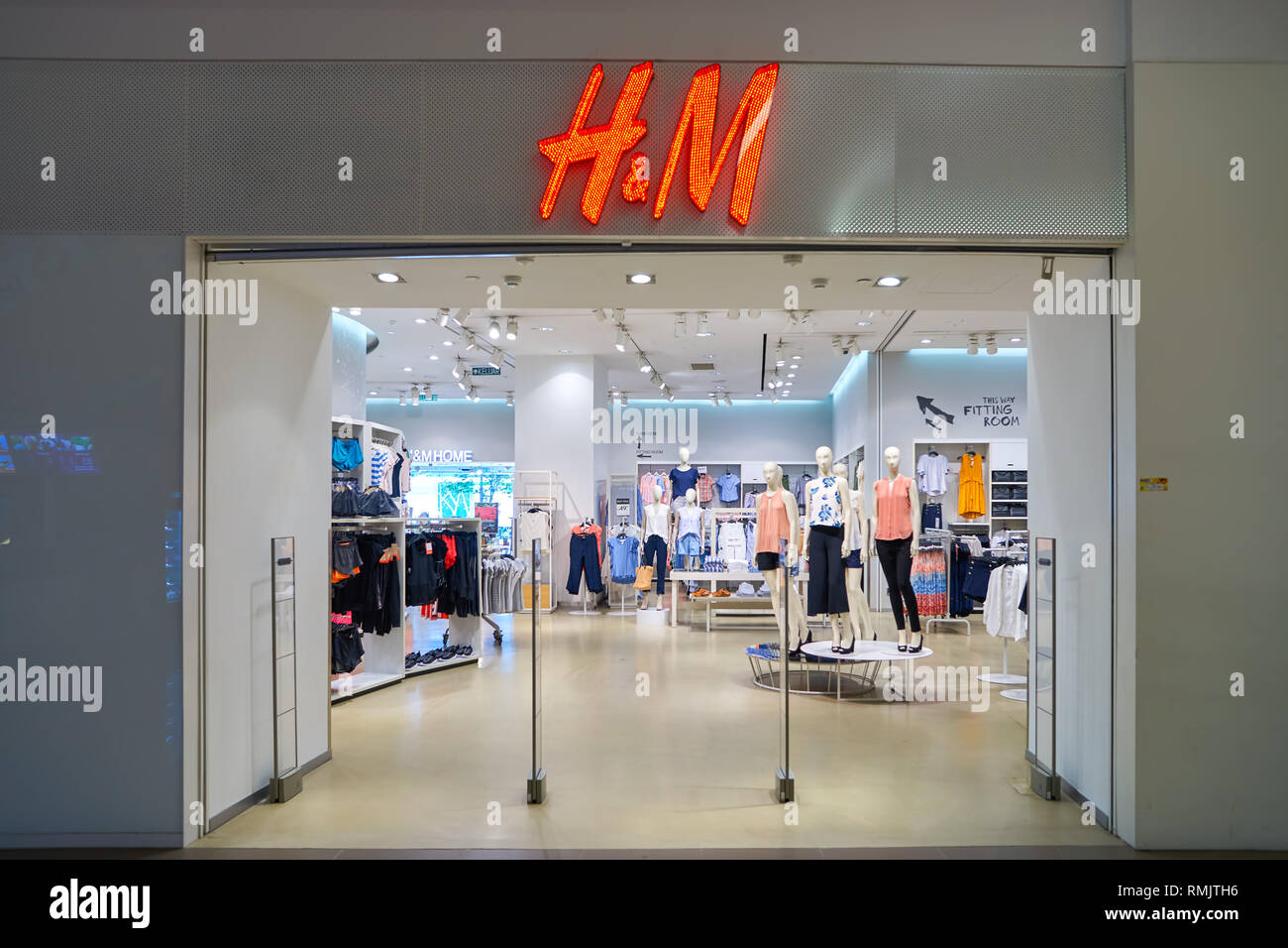 KUALA LUMPUR, MALAYSIA - CIRCA MAY, 2016: H&M store in Kuala Lumpur. H&M  Hennes & Mauritz AB is a Swedish multinational retail-clothing company  Stock Photo - Alamy