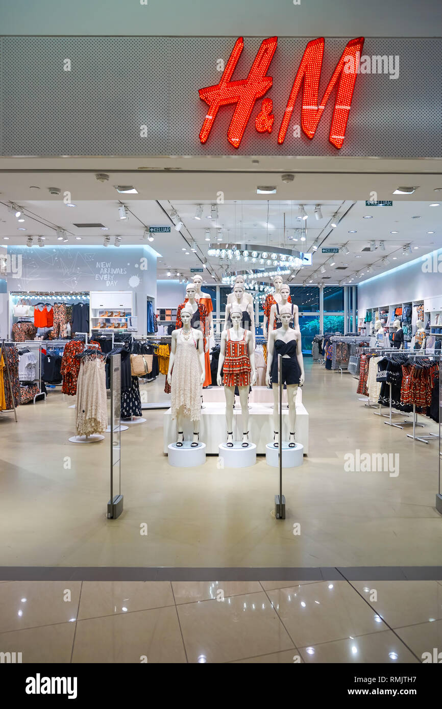 KUALA LUMPUR, MALAYSIA - CIRCA MAY, 2016: H&M store in Kuala Lumpur. H&M  Hennes & Mauritz AB is a Swedish multinational retail-clothing company  Stock Photo - Alamy