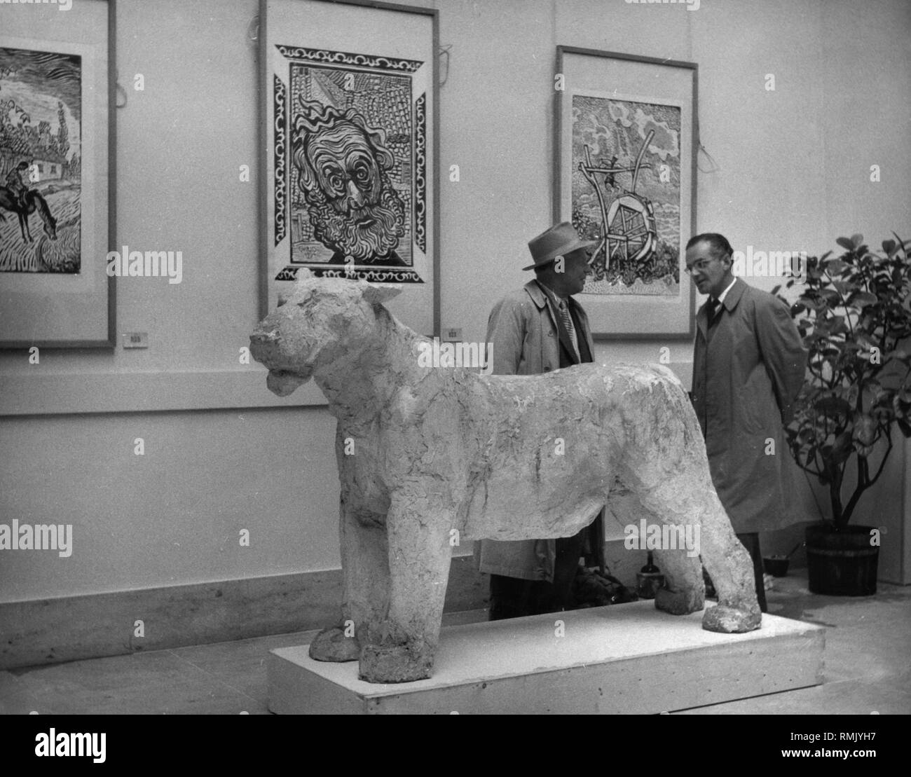 Visitors At The Grosse Kunstausstellung Great Art Exhibition