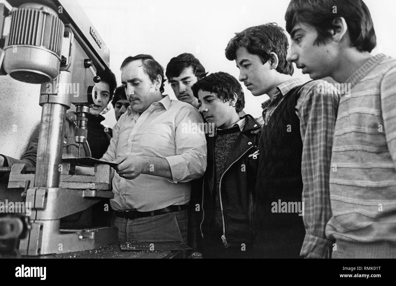 Young people with Turkish roots in the Oberhausen Vocational and Technical School in their vocational preparation year, here with a teacher at a drill press. Stock Photo