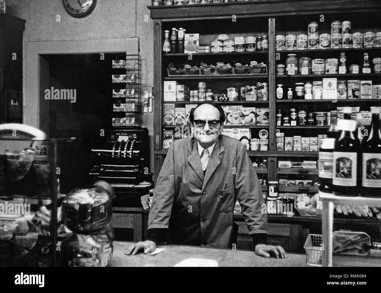 Corner shop 1960s hires stock photography and images Alamy