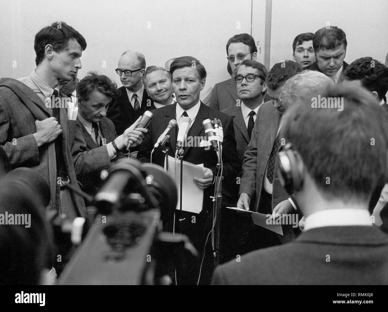 Chairman Of The Spd Bundestagfraktion Faction Of A Parliamentary