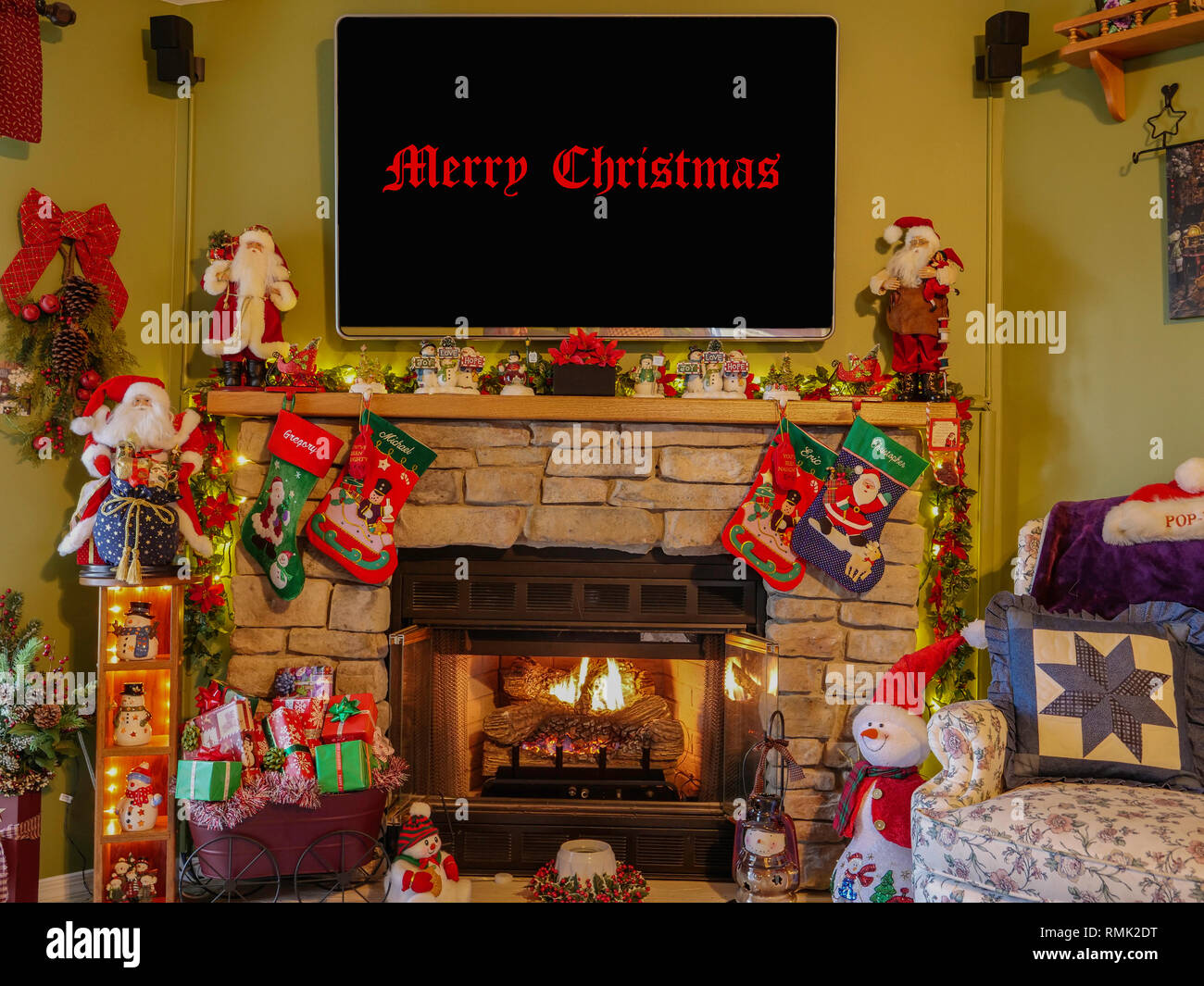 Traditional fireplace hi-res stock photography and images - Alamy