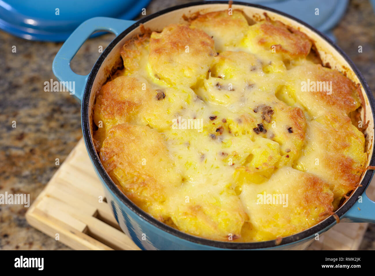 Cast iron casserole dish hires stock photography and images Alamy