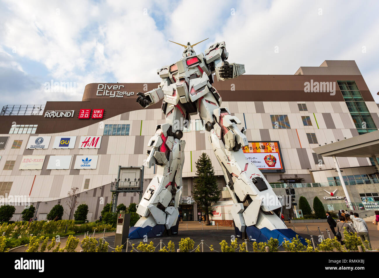 Tokyo, Japan - October 18, 2018: Full-size Mobile suit RX-0 Unicorn Gundam  Performances at Diver City plaza Tokyo from Famous Anime Franchise Robot th  Stock Photo - Alamy