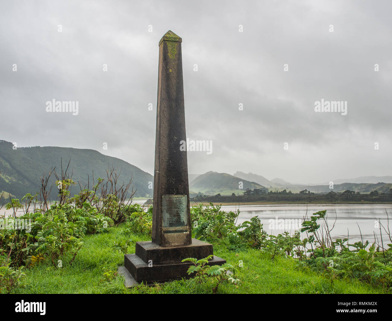 Memorial obelisk commemorating Te Aupouri iwi, on the site of Makora Pa, Pawarenga, Whangape,  New Zealand. Stock Photo