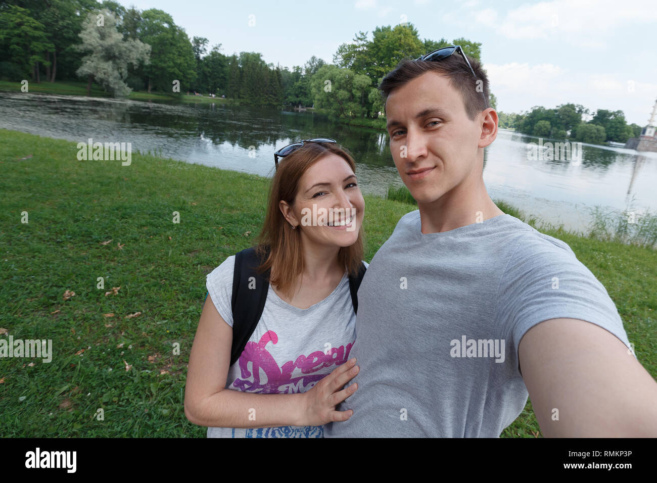 romantic couple in the park taking a selfie Stock Photo - Alamy