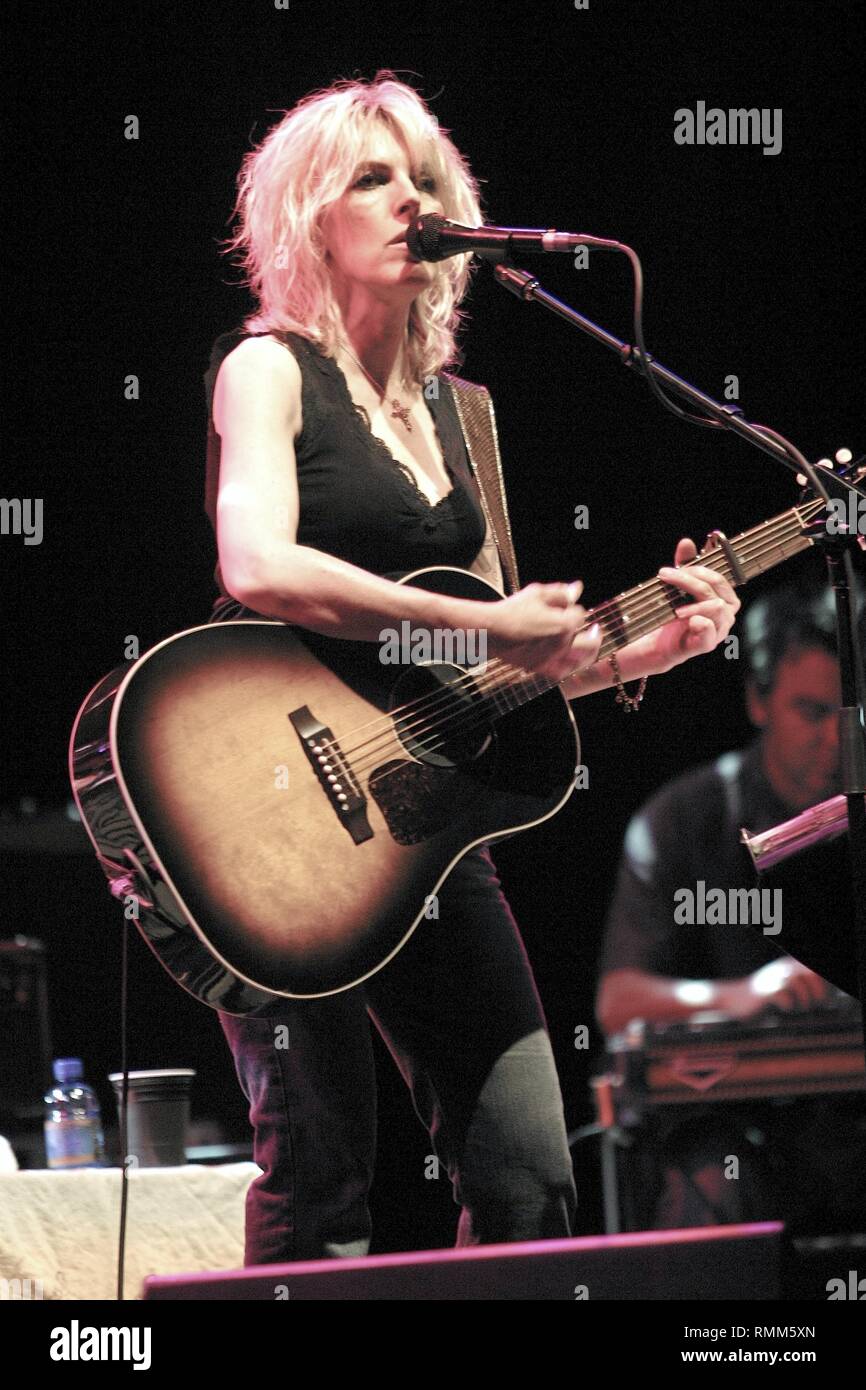 Lucinda williams hi-res stock photography and images - Alamy
