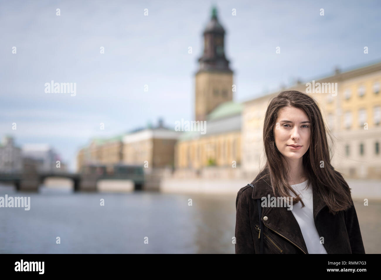 Young city life hi-res stock photography and images - Alamy