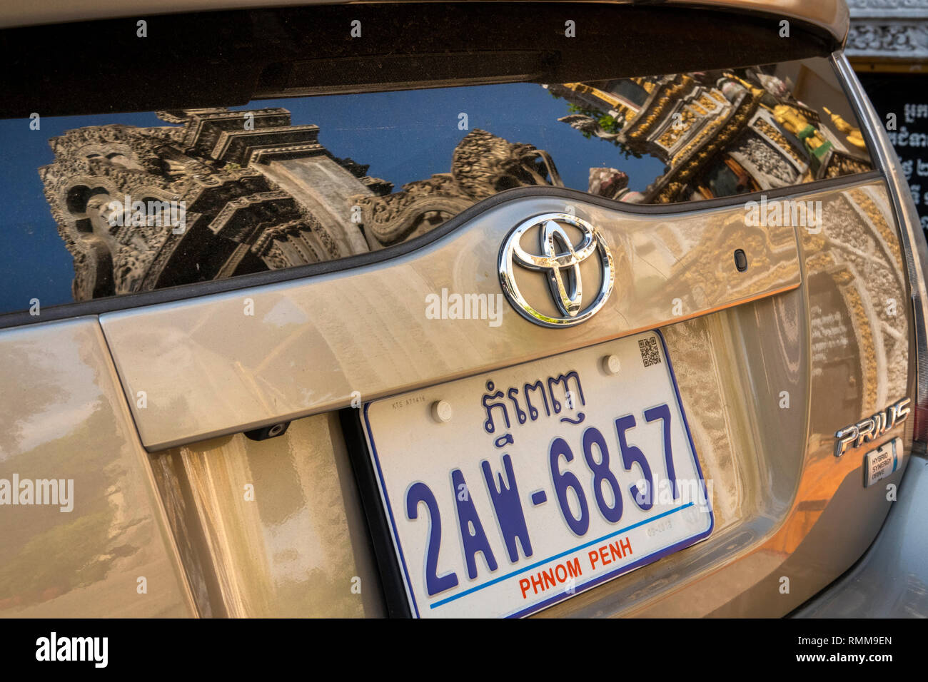 Cm496 Cambodia Phnom Penh Wat Lanka Ornate Monastery Gate Reflected In Window Of Toyota Prius Hybrid Car Stock Photo Alamy