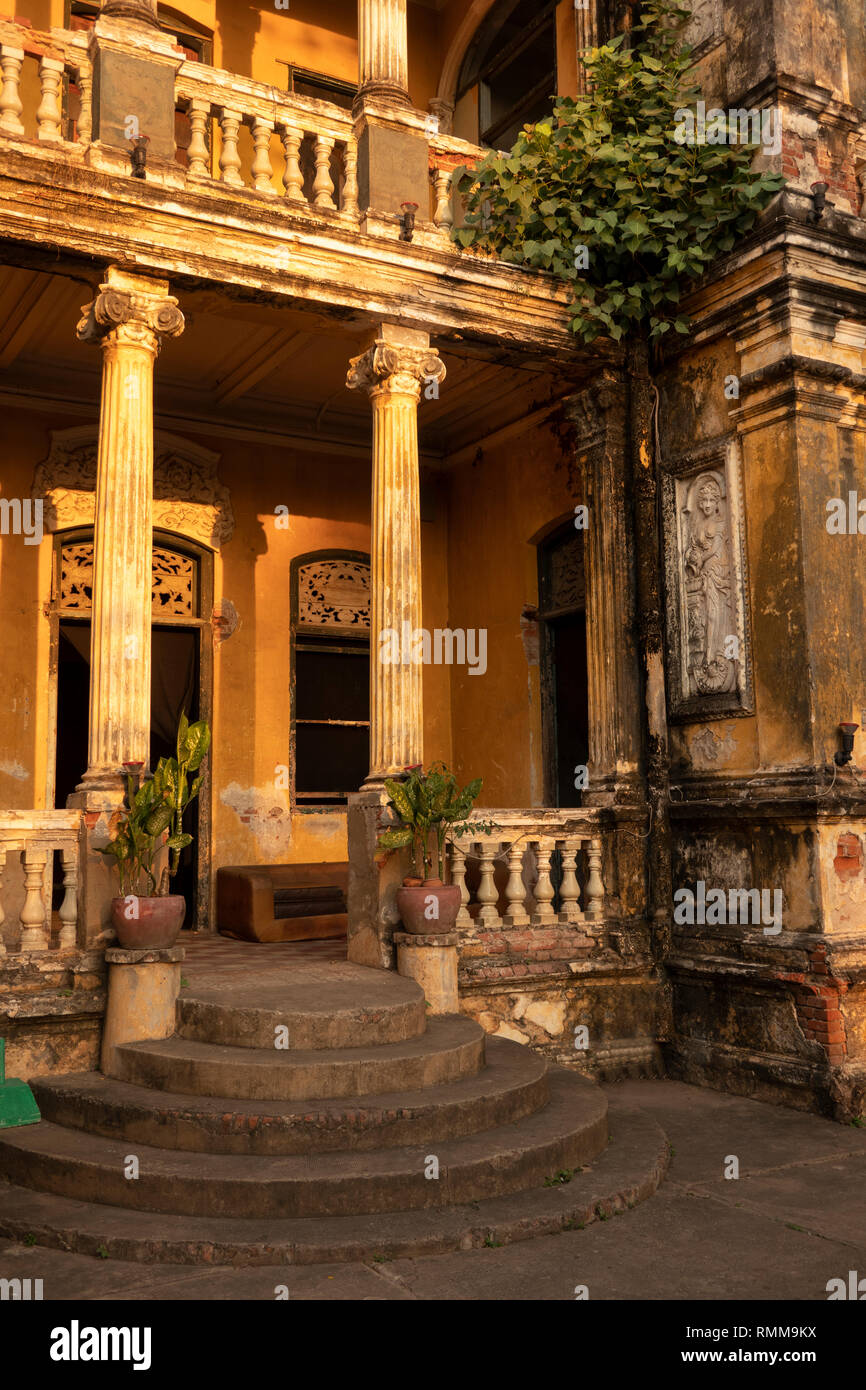 Cambodia, Phnom Penh, City Centre, Street 19, The Mansion Heritage Bar, in old  French colonial building, steps up to entrance Stock Photo