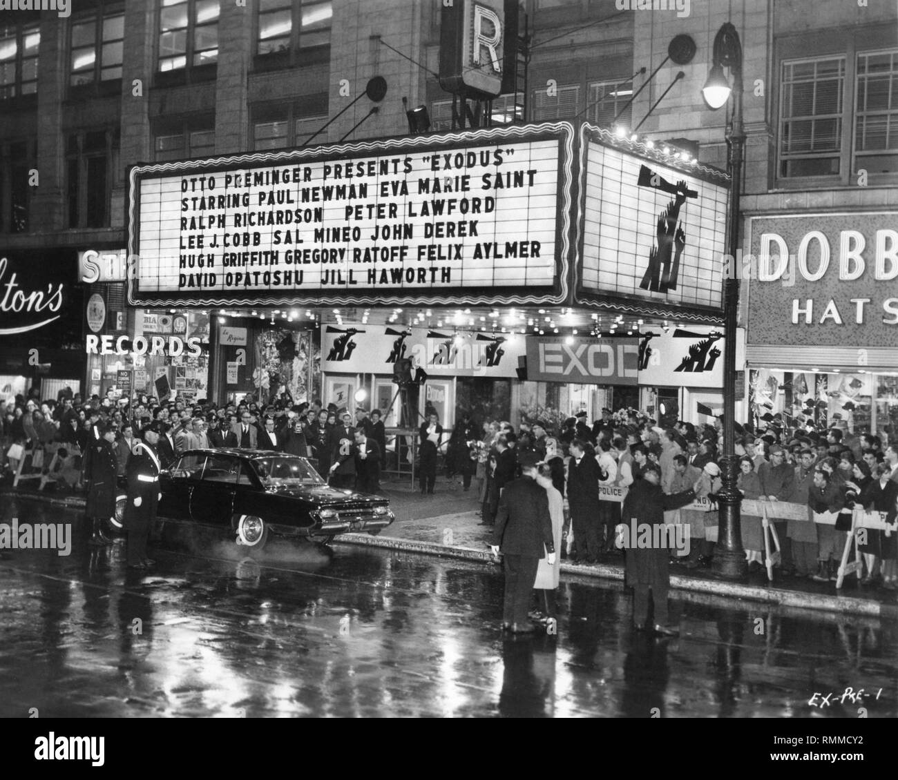 EXODUS 1960 New York Premiere December 15 1960 Movie Theater Theatre Cinema Starring Paul Newman Eva Marie Saint Ralph Richardson Peter Lawford Sal Mineo directed by Otto Preminger screenplay Dalton Trumbo from novel by Leon Uris Saul Bass display art ( released by United Artists ) Stock Photo