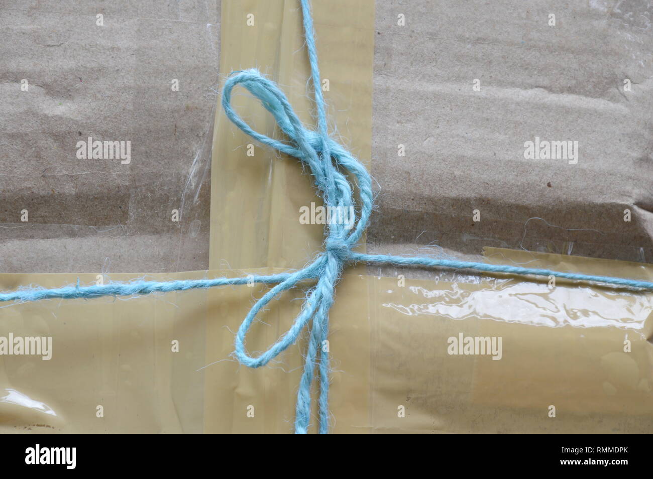 Parcel Tray Ropes Brown shipping parcel tied hi-res stock photography and images - Alamy
