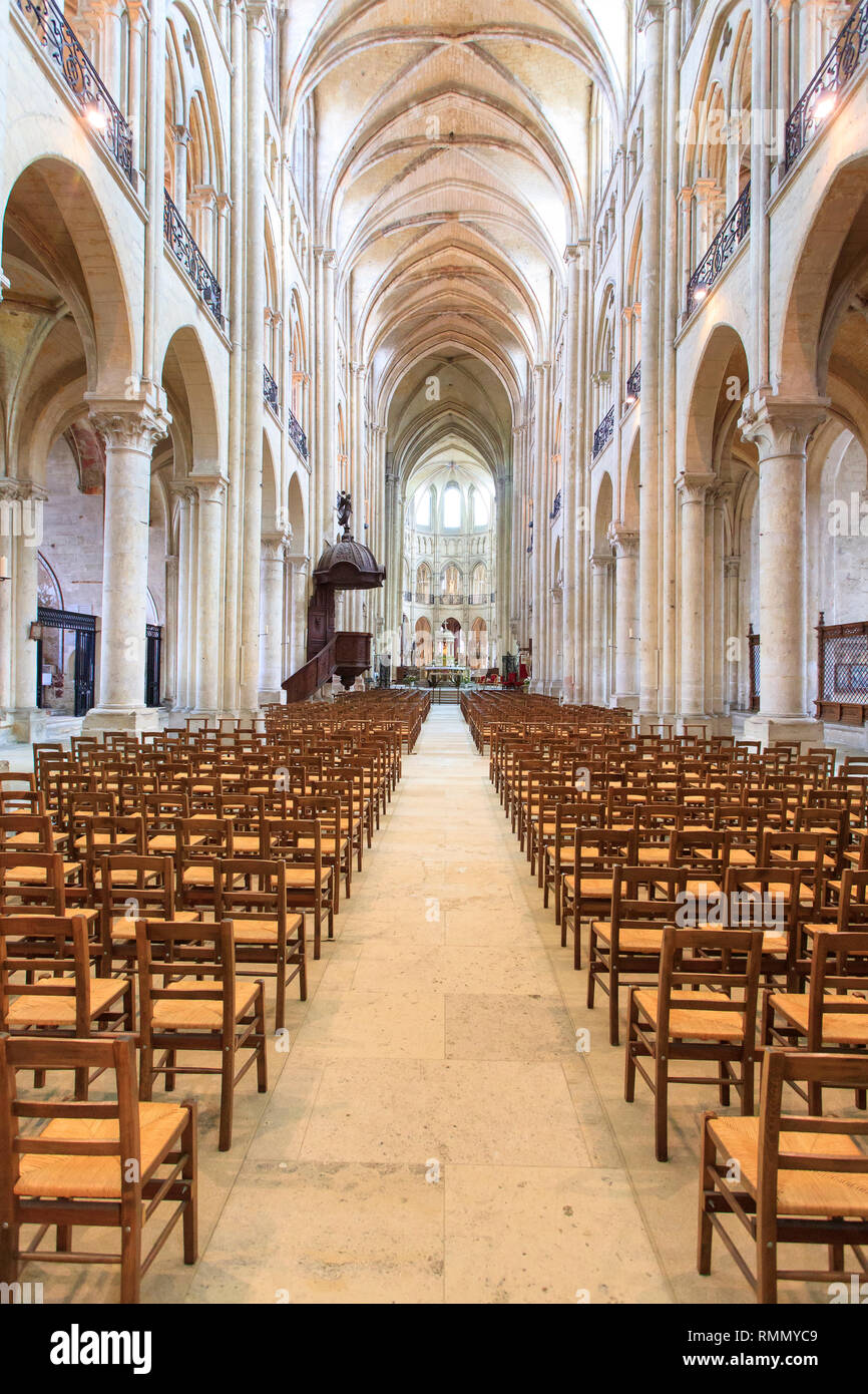 Noyon Cathedral (Cathedrale Notre-Dame de Noyon), northern France: interior of the cathedral, without anyone inside Stock Photo