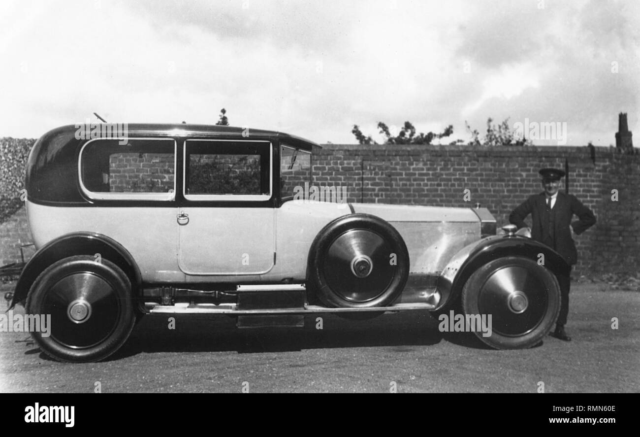 Rolls - Royce Silver Ghost 19/9/1922. Mrs Margaret Hughes,Epwell White House. Nr Banbury. Her father in picture. Stock Photo