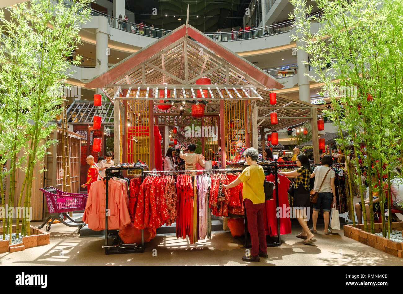 Fashion valley mall hi-res stock photography and images - Alamy