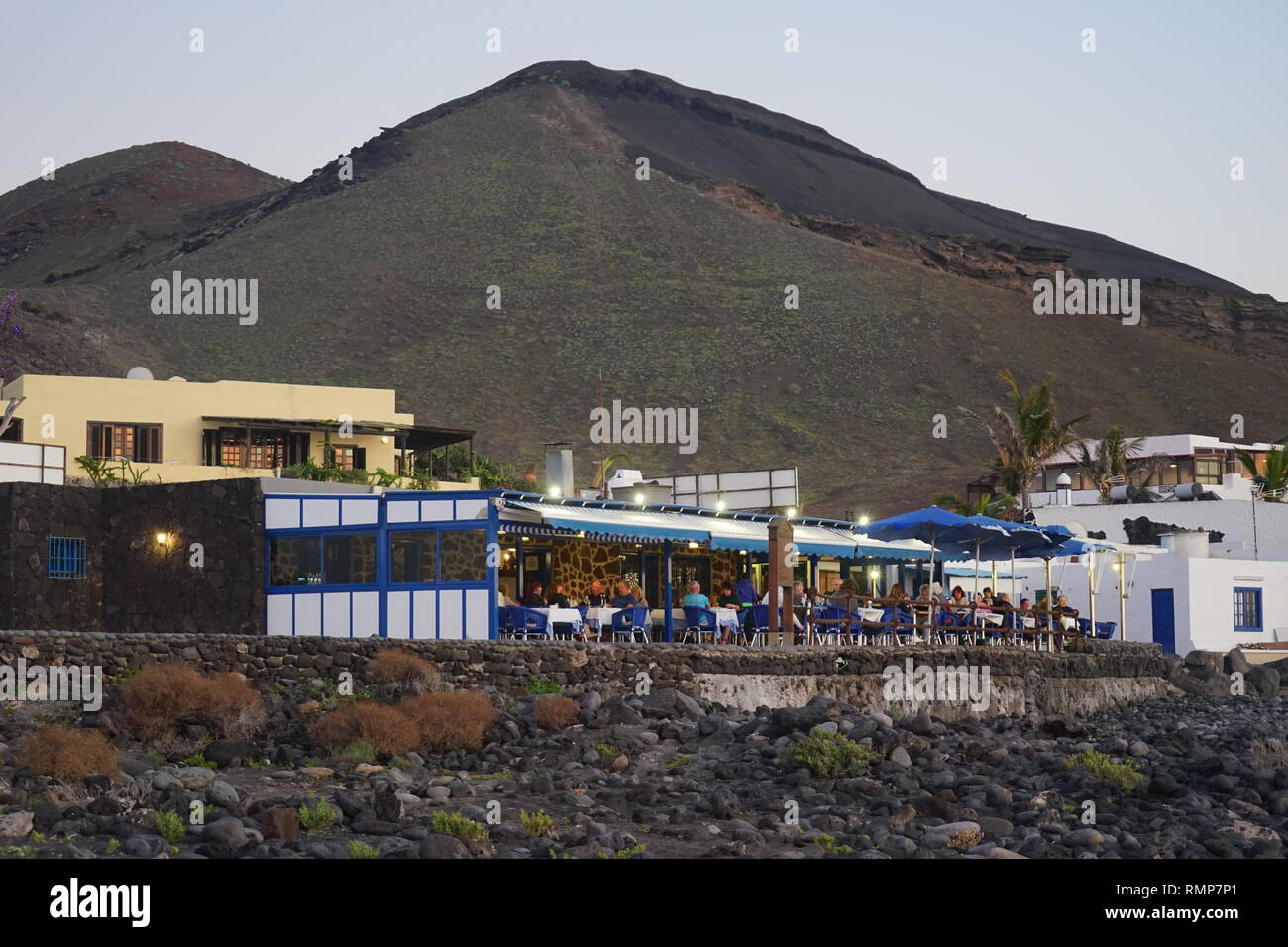 El Golfo, Restaurant, Vulkankegel, Lanzarote, Kanarische Inseln, Spanien Stock Photo